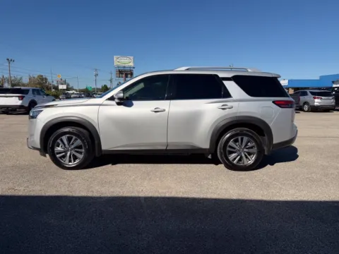 More photos of 2024 Nissan Pathfinder SL at Pure Country Automotive, KY