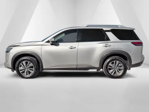 More photos of 2024 Nissan Pathfinder SL at Pure Country Automotive, KY
