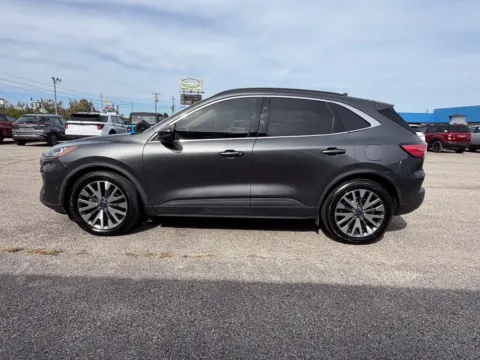 More photos of 2020 Ford Escape Hybrid Titanium at Pure Country Automotive, KY