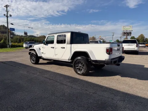 More photos of 2027 Jeep Gladiator Sport S at Pure Country Automotive, KY