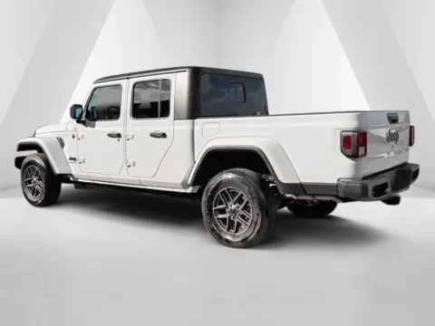 More photos of 2027 Jeep Gladiator Sport S at Pure Country Automotive, KY