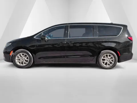 More photos of 2025 Chrysler Pacifica Select at Pure Country Automotive, KY