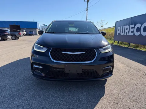 Photos of 2025 Chrysler Pacifica Select for sale in Grayson, KY at Pure Country Automotive