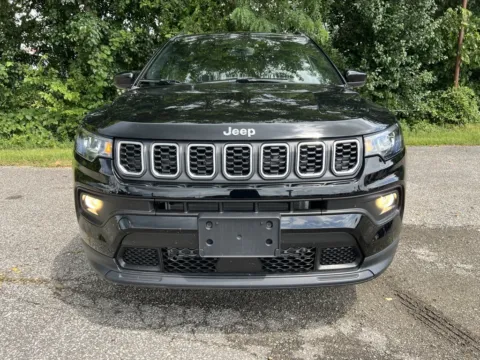 Photos of 2025 Jeep Compass Latitude for sale in Grayson, KY at Pure Country Automotive