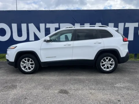 More photos of 2018 Jeep Cherokee Latitude Plus at Pure Country Automotive, KY