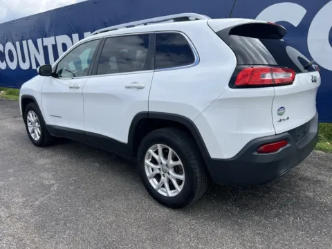 More photos of 2018 Jeep Cherokee Latitude Plus at Pure Country Automotive, KY