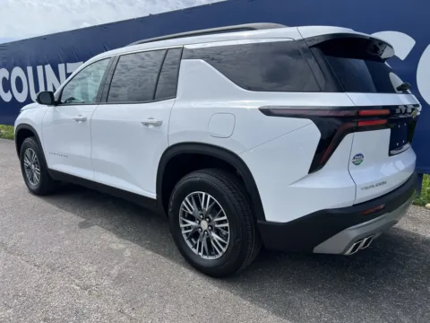 More photos of 2025 Chevrolet Traverse LT at Pure Country Automotive, KY