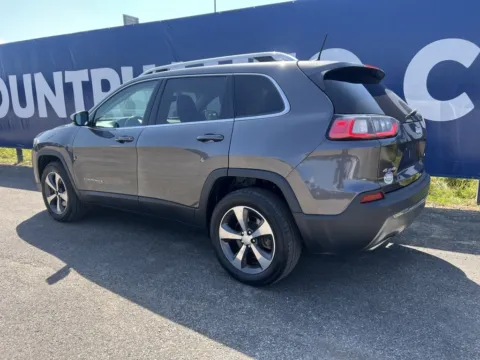 More photos of 2019 Jeep Cherokee Limited at Pure Country Automotive, KY