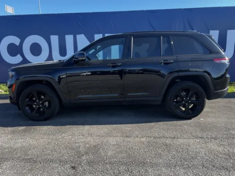 More photos of 2023 Jeep Grand Cherokee Altitude at Pure Country Automotive, KY