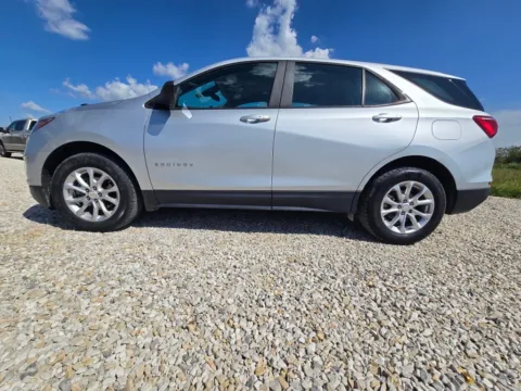 More photos of 2020 Chevrolet Equinox LS at Pure Country Automotive, KY
