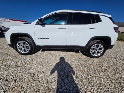 More photos of 2025 Jeep Compass Latitude at Pure Country Automotive, KY