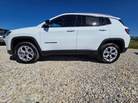 More photos of 2025 Jeep Compass Latitude at Pure Country Automotive, KY