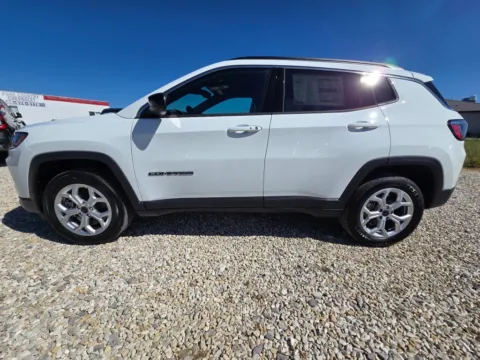 More photos of 2025 Jeep Compass Latitude at Pure Country Automotive, KY