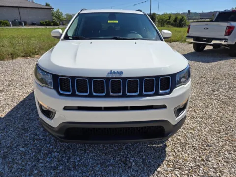 Photos of 2019 Jeep Compass Latitude for sale in Grayson, KY at Pure Country Automotive