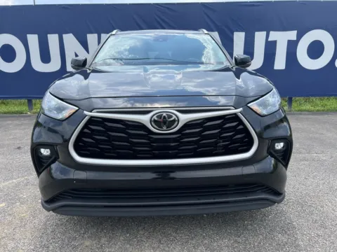 Photos of 2022 Toyota Highlander XLE for sale in Grayson, KY at Pure Country Automotive