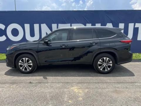 More photos of 2022 Toyota Highlander XLE at Pure Country Automotive, KY
