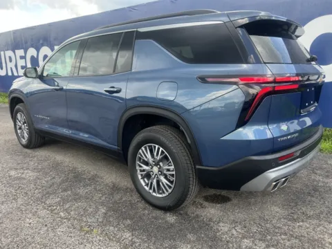 More photos of 2025 Chevrolet Traverse LT at Pure Country Automotive, KY