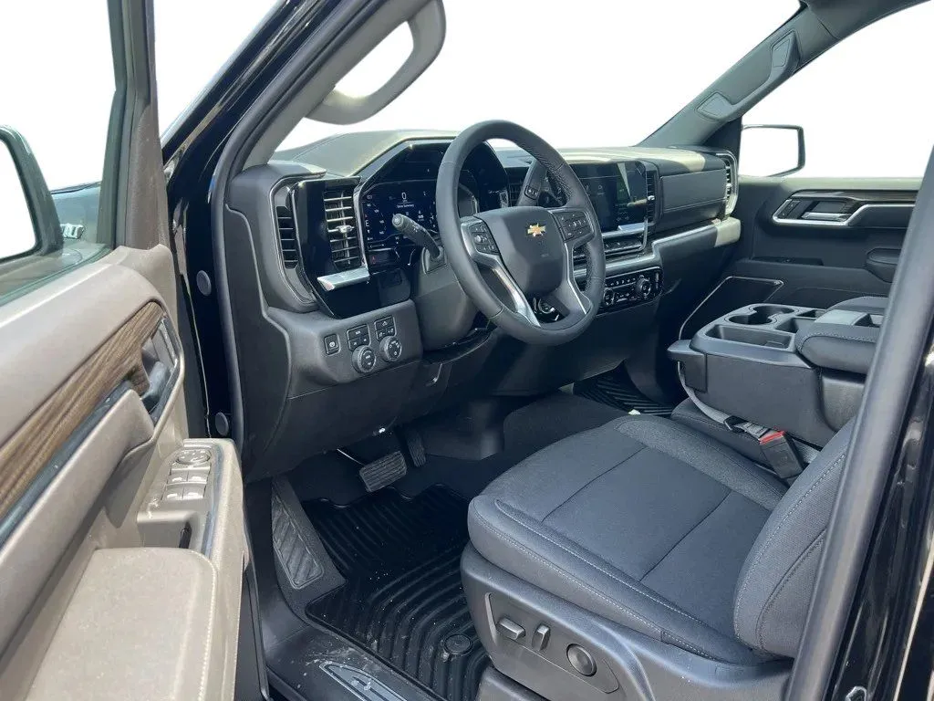 2025 Chevrolet Silverado 1500 LT - Photo 11