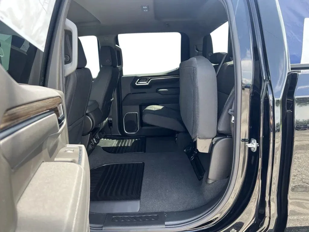 2025 Chevrolet Silverado 1500 LT - Photo 28