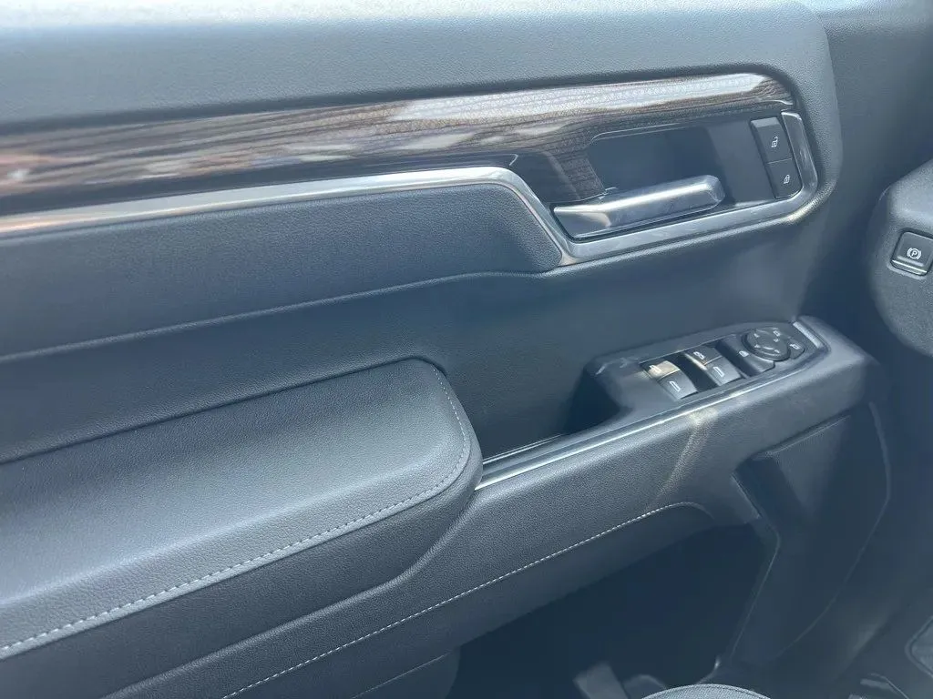 2025 Chevrolet Silverado 1500 LT - Photo 12