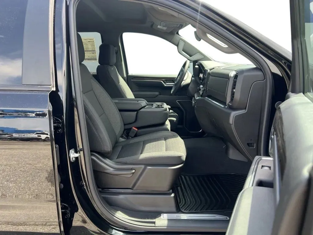 2025 Chevrolet Silverado 1500 LT - Photo 24