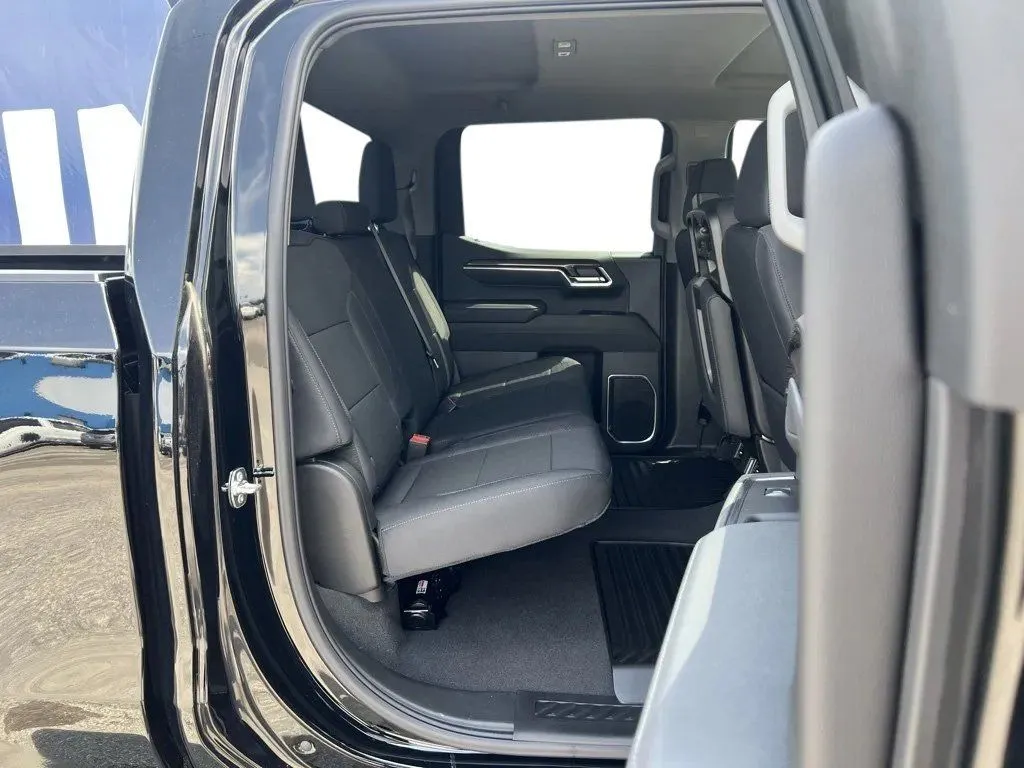 2025 Chevrolet Silverado 1500 LT - Photo 30