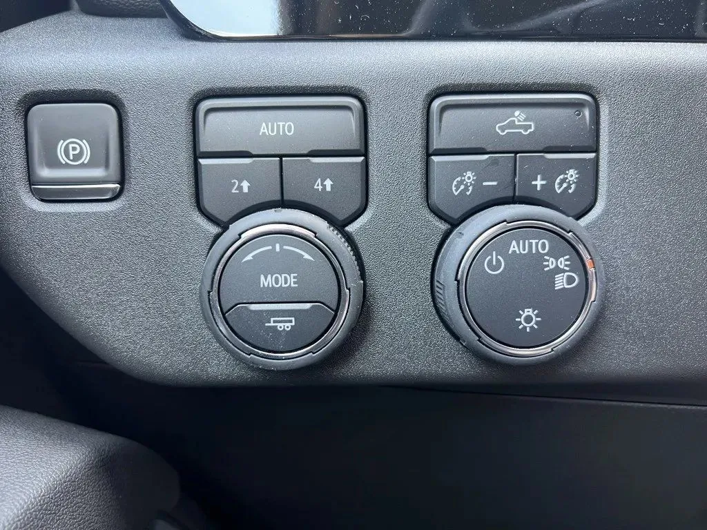 2025 Chevrolet Silverado 1500 LT - Photo 13