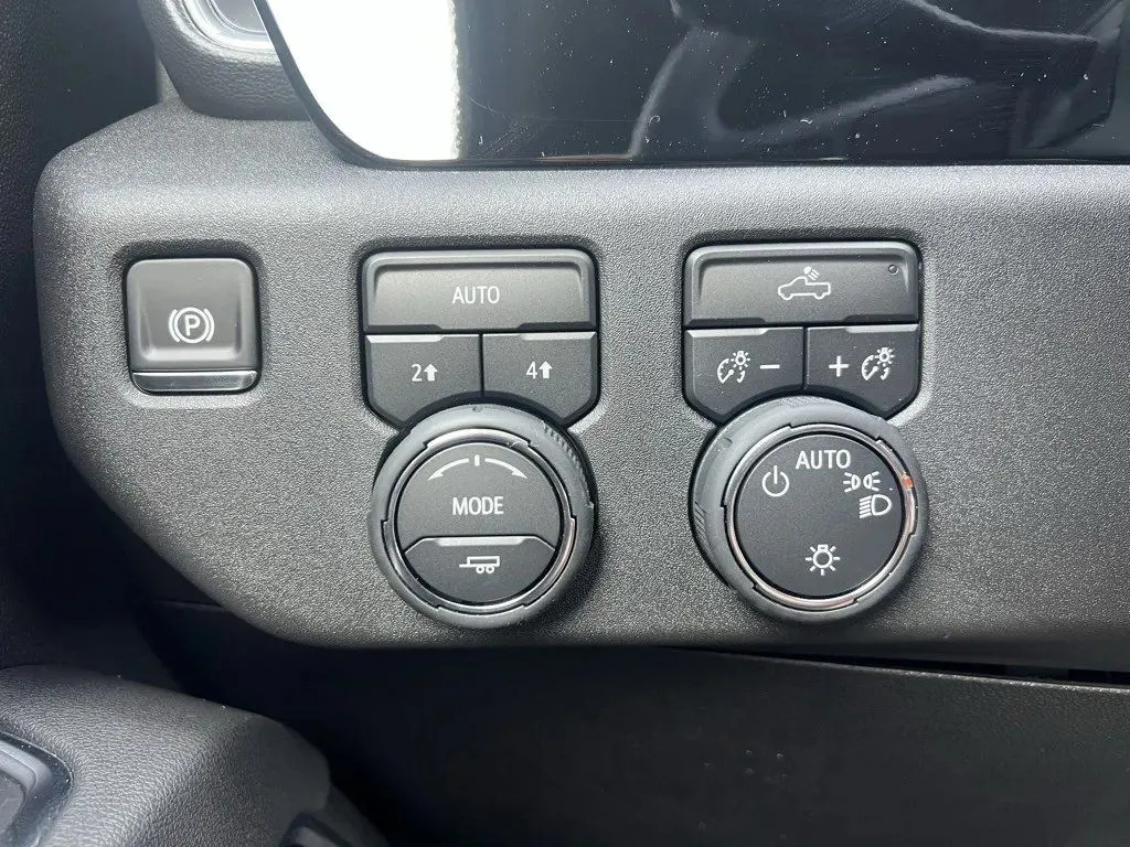 2025 Chevrolet Silverado 1500 LT - Photo 13