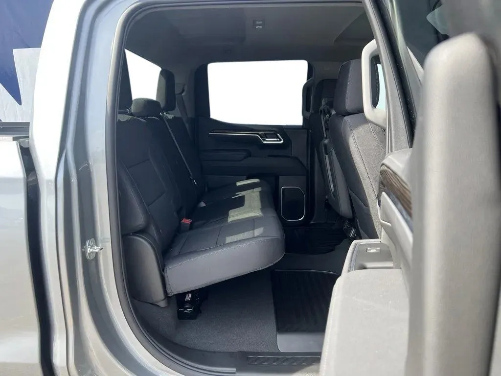 2025 Chevrolet Silverado 1500 LT - Photo 30