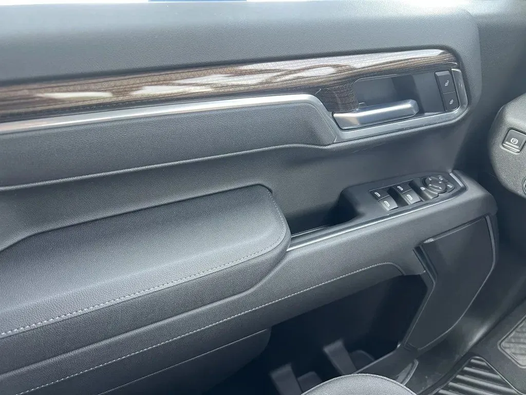 2025 Chevrolet Silverado 1500 LT - Photo 12