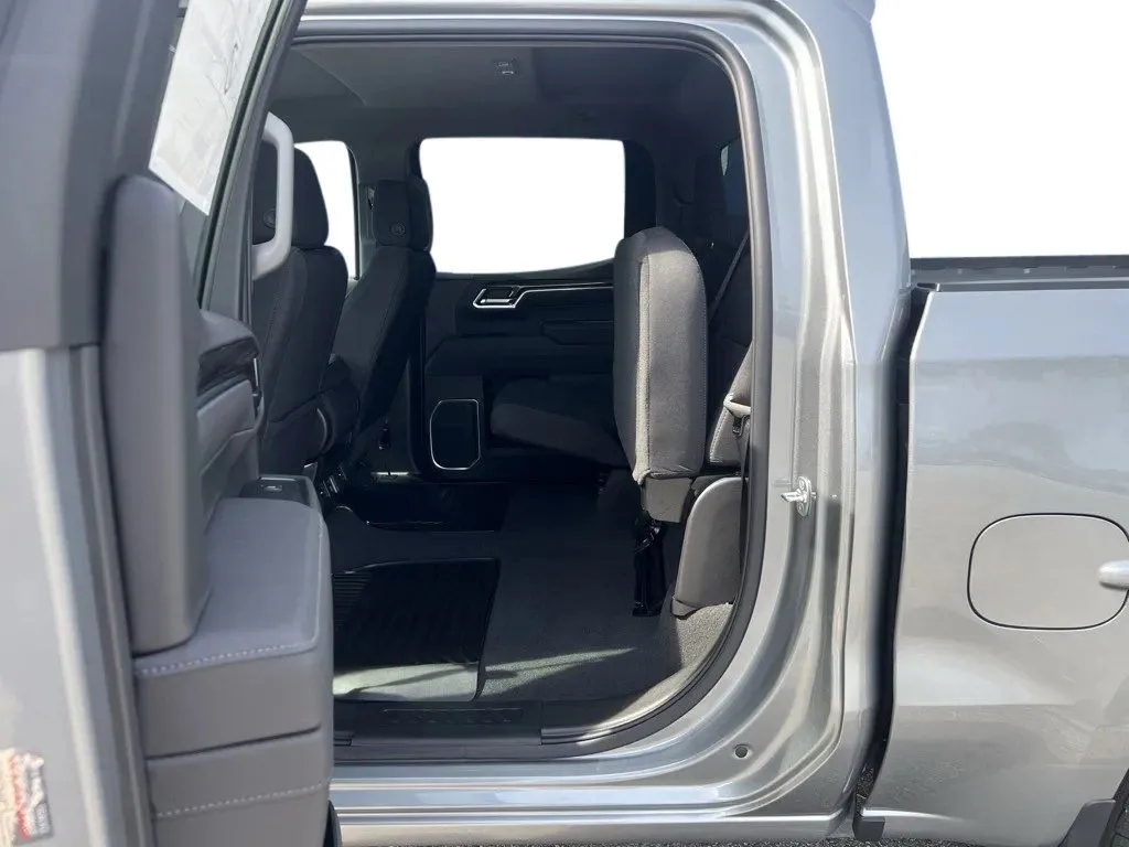 2025 Chevrolet Silverado 1500 LT - Photo 28