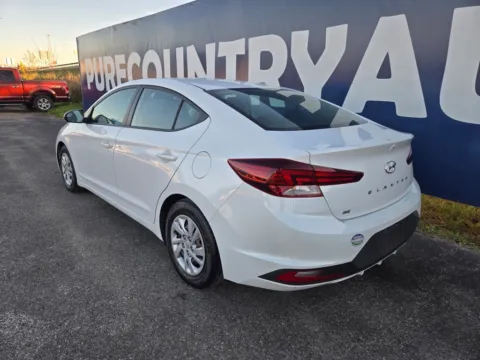 More photos of 2020 Hyundai Elantra SE at Pure Country Automotive, KY