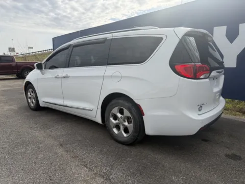 More photos of 2017 Chrysler Pacifica Touring L Plus at Pure Country Automotive, KY