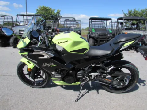 More photos of 2026 Kawasaki Ninja 500 SE ABS at Valley Cycle Center, VA