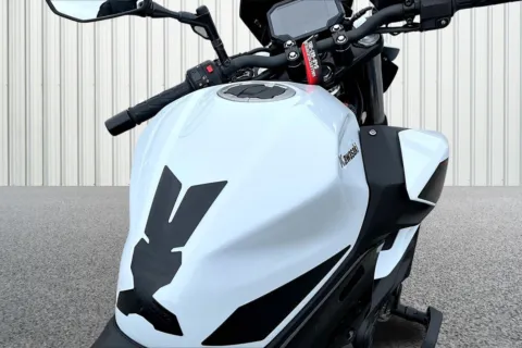 More photos of 2026 Kawasaki Z500 SE ABS at Valley Cycle Center, VA