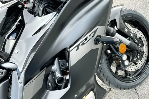 More photos of 2025 Yamaha YZF-R7 at Valley Cycle Center, VA
