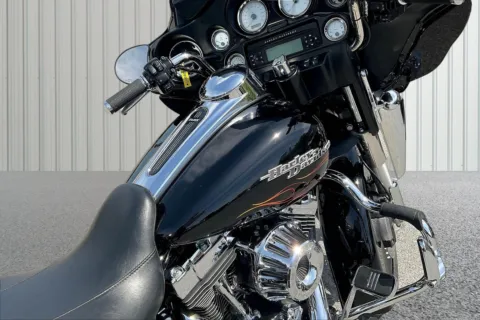 More photos of 2013 Harley-Davidson Street Glide Base at Valley Cycle Center, VA