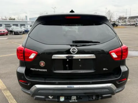 More photos of 2018 Nissan Pathfinder SL Sport Utility 4D at Drivemax, CT