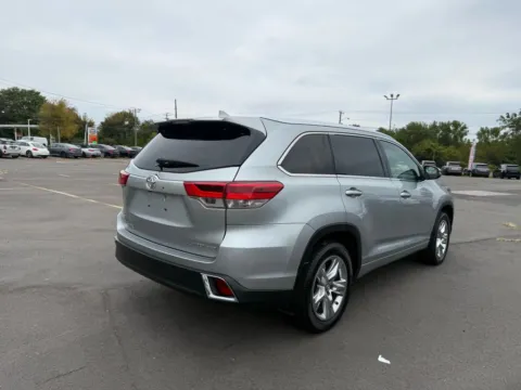 More photos of 2017 Toyota Highlander Limited Sport Utility 4D at Drivemax, CT