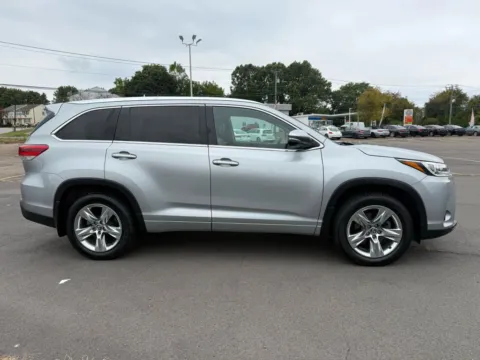 Another view of 2017 Toyota Highlander Limited Sport Utility 4D for sale in Manchester, CT at Drivemax