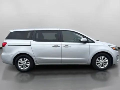 More photos of 2018 Kia Sedona LX Minivan 4D at Drivemax, CT