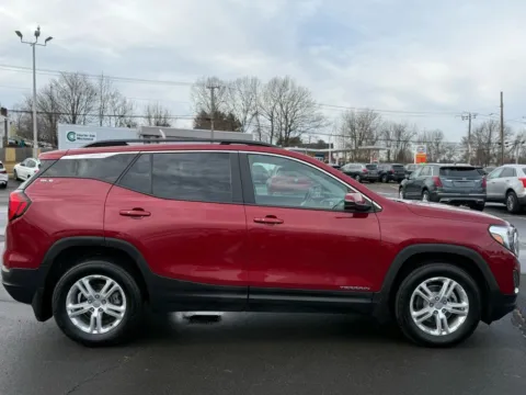 More photos of 2021 GMC Terrain SLE Sport Utility 4D at Drivemax, CT