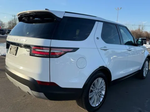 More photos of 2018 Land Rover Discovery HSE Luxury Sport Utility 4D at Drivemax, CT