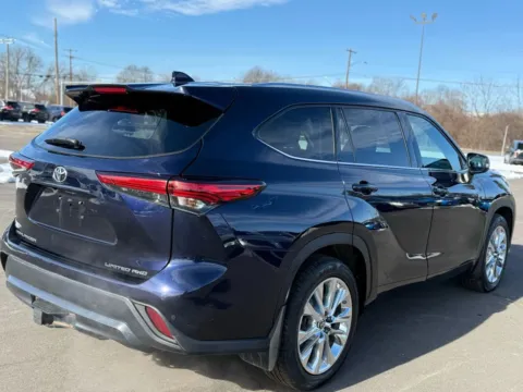More photos of 2020 Toyota Highlander Limited Sport Utility 4D at Drivemax, CT