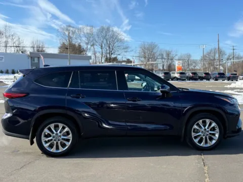 More photos of 2020 Toyota Highlander Limited Sport Utility 4D at Drivemax, CT