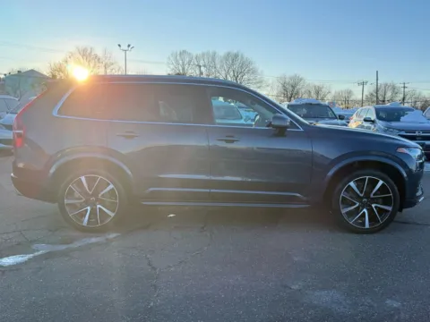 More photos of 2020 Volvo XC90 T6 Momentum Sport Utility 4D at Drivemax, CT