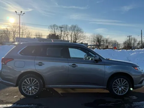 More photos of 2021 Mitsubishi Outlander PHEV SEL Sport Utility 4D at Drivemax, CT