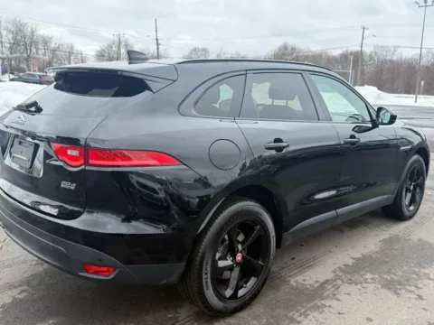 More photos of 2019 Jaguar F-PACE 20d Prestige Sport Utility 4D at Drivemax, CT