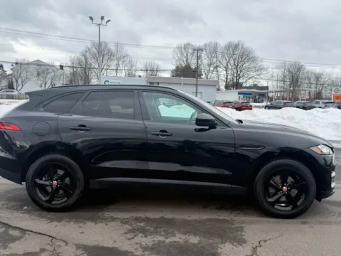 More photos of 2019 Jaguar F-PACE 20d Prestige Sport Utility 4D at Drivemax, CT