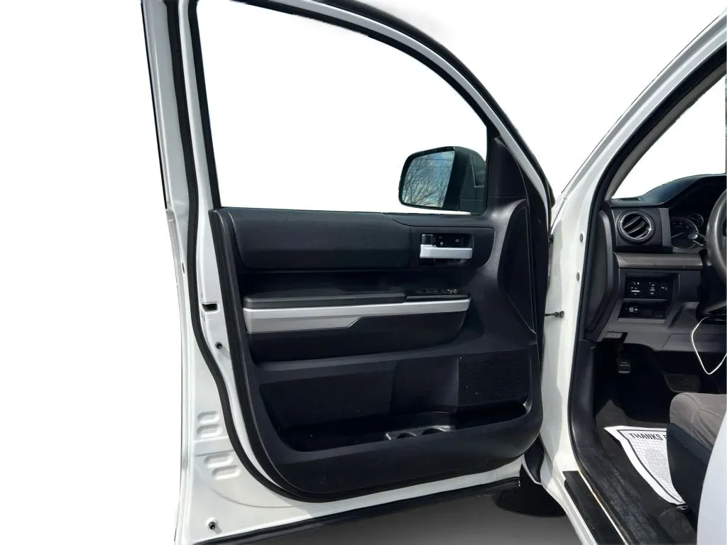 Toyota Tundra photo 24